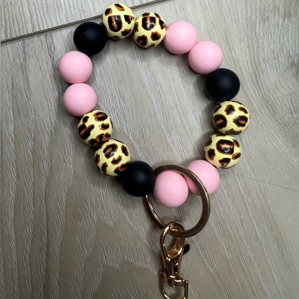 NWT Leopard Print Bangle Keychain Bracelet in Pink - Picture 2 of 3